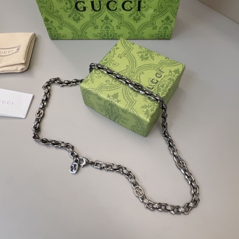 G*u*i necklaces